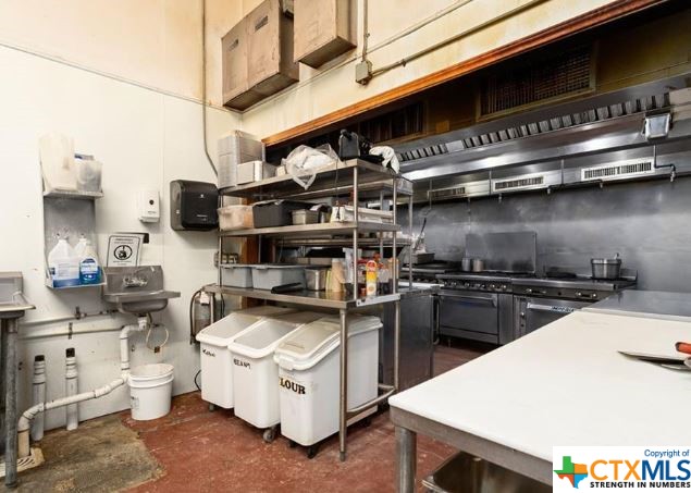401 Lott Street Property Photo 17