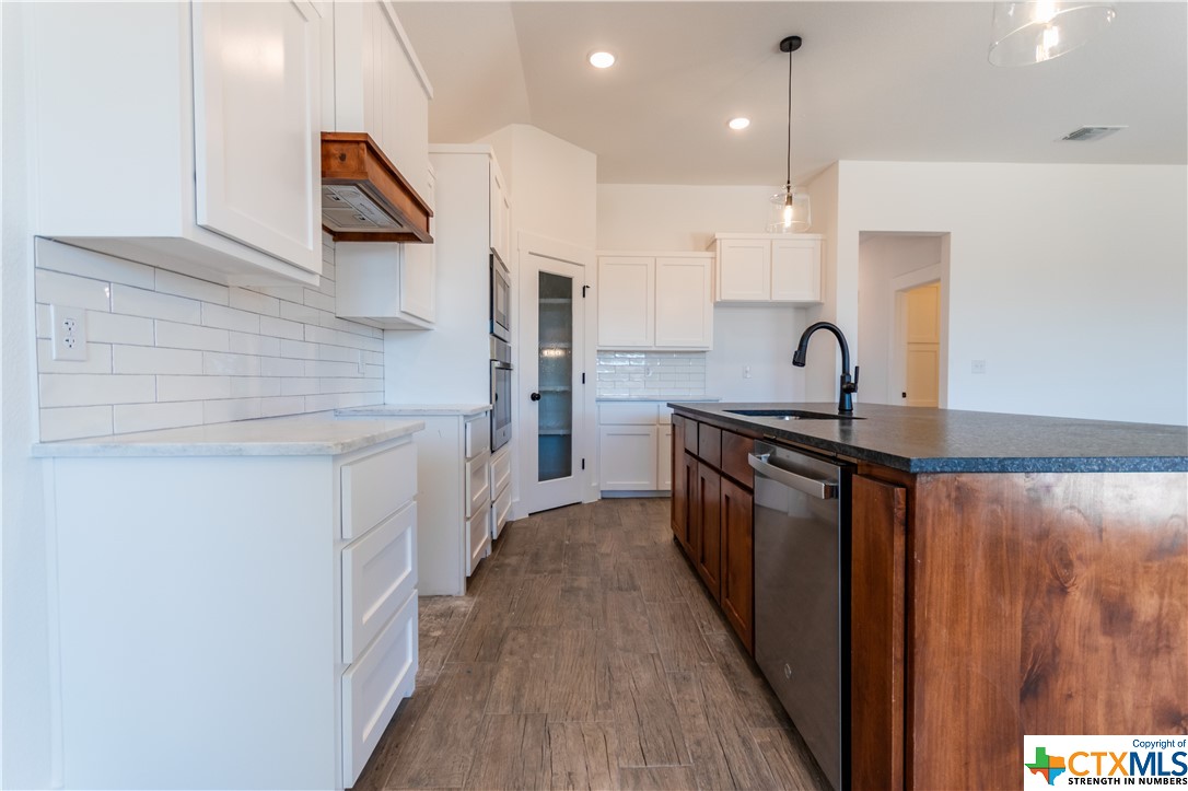 8411 James Herring's Way Property Photo 14