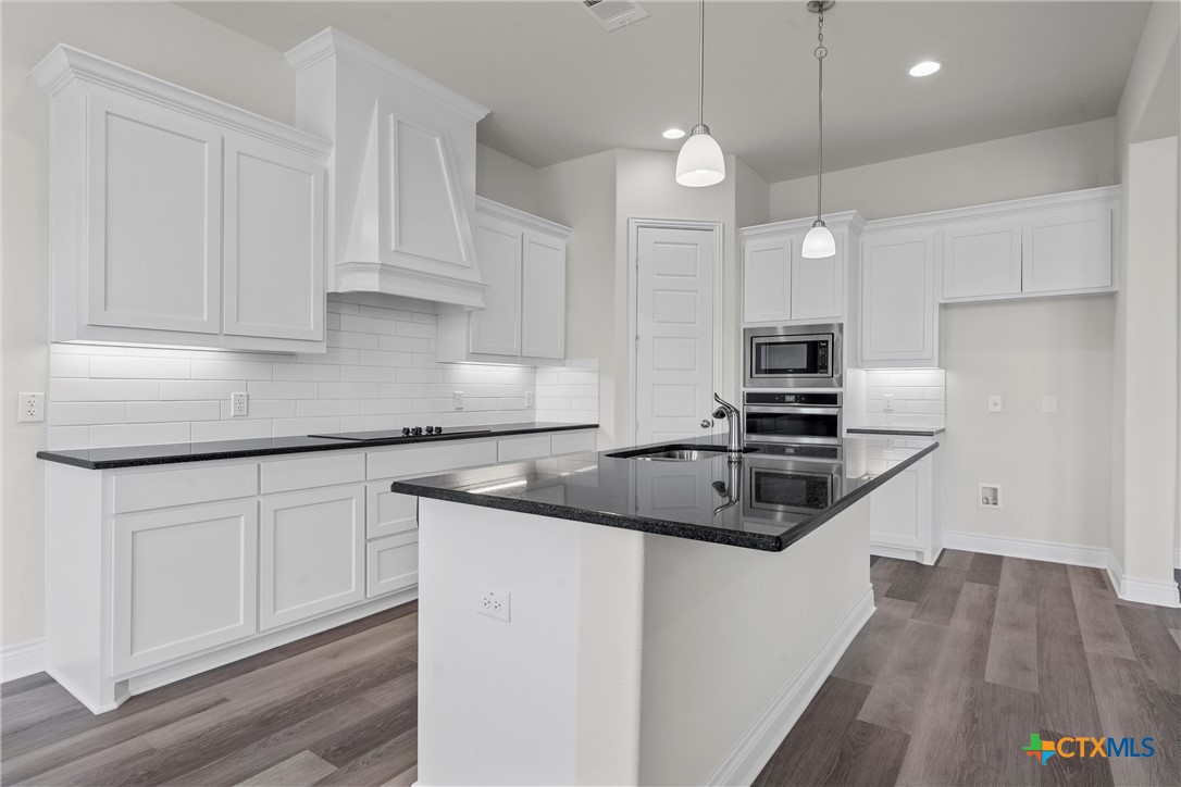 6402 Waggoner Court Property Photo 8