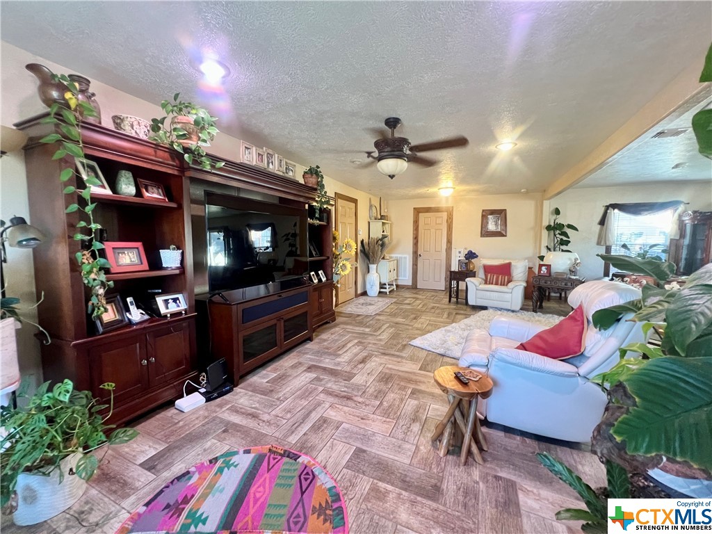402 Dunn Street Property Photo 8