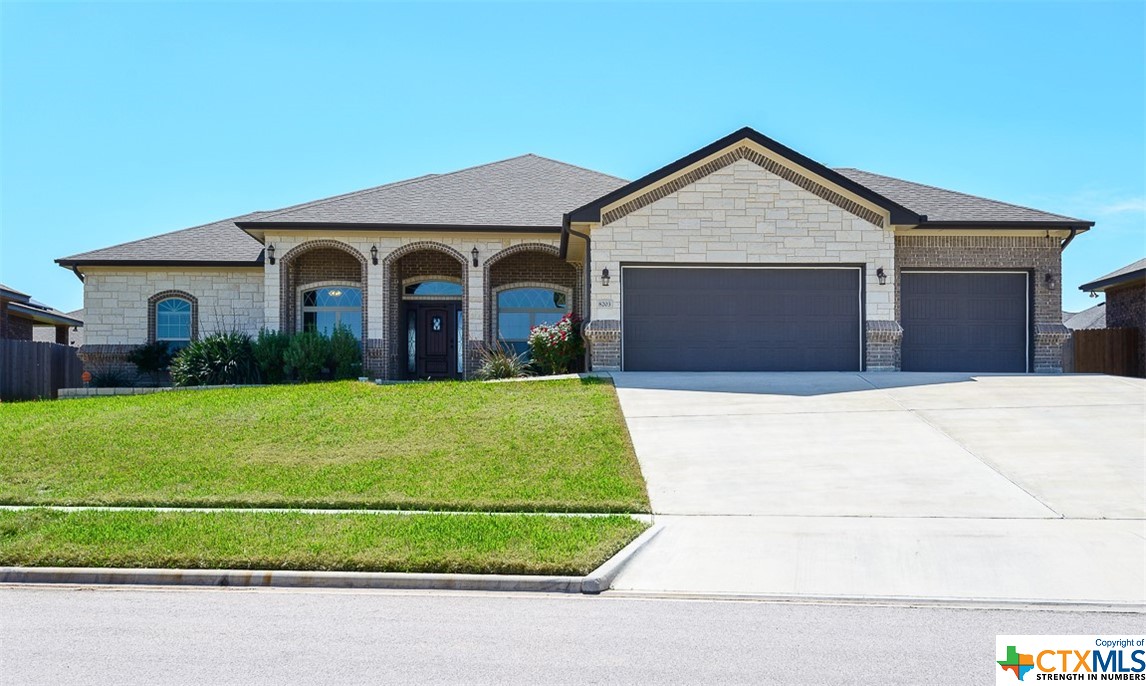8203 Grand Oaks Lane Property Photo 1