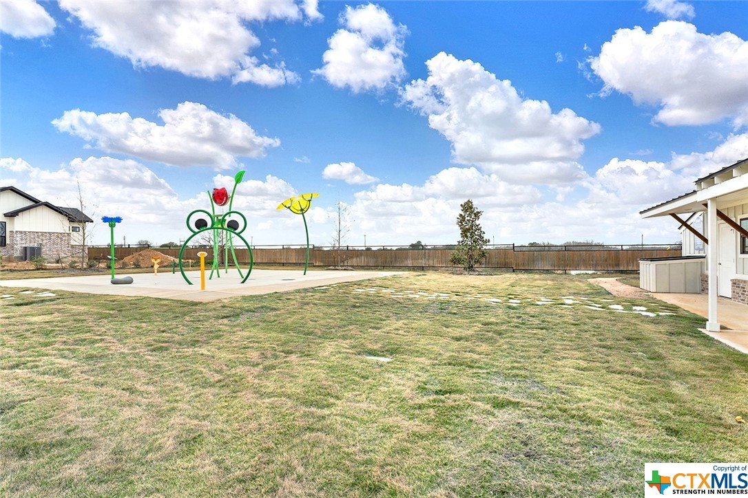 205 Ash Parkway Property Photo 2