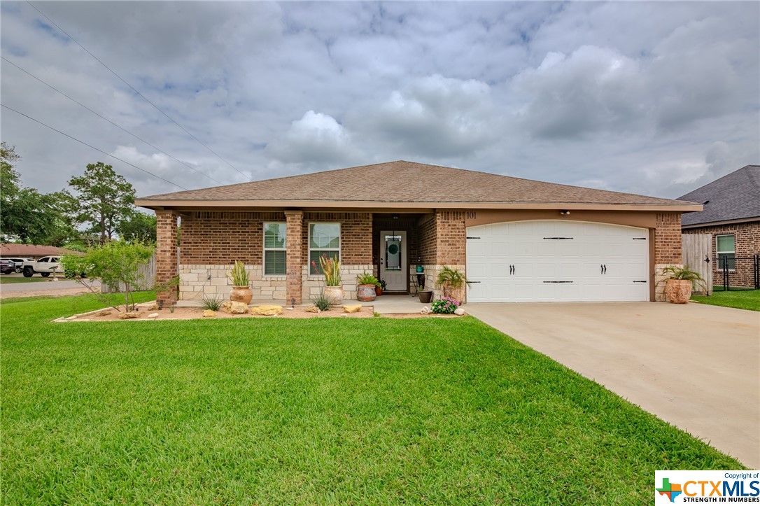 101 Blue Jay Loop Property Photo 1