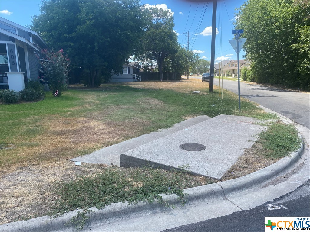 1001 Railroad Street Property Photo 2