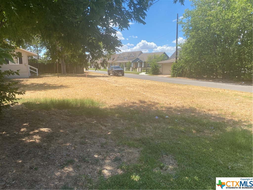 1001 Railroad Street Property Photo 3