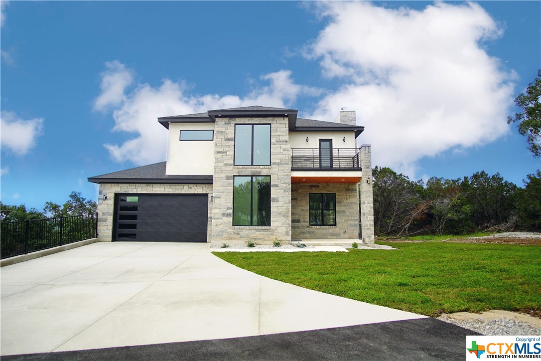 320 Flanders Property Photo