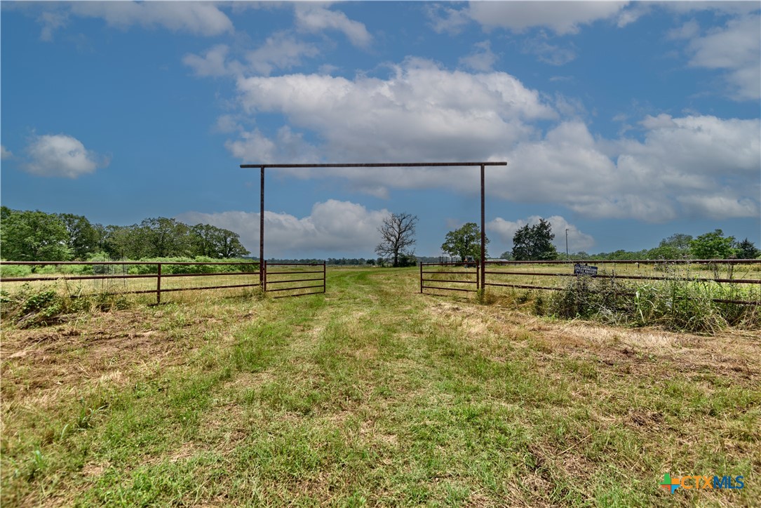 000 Fm 1115 Property Photo 2