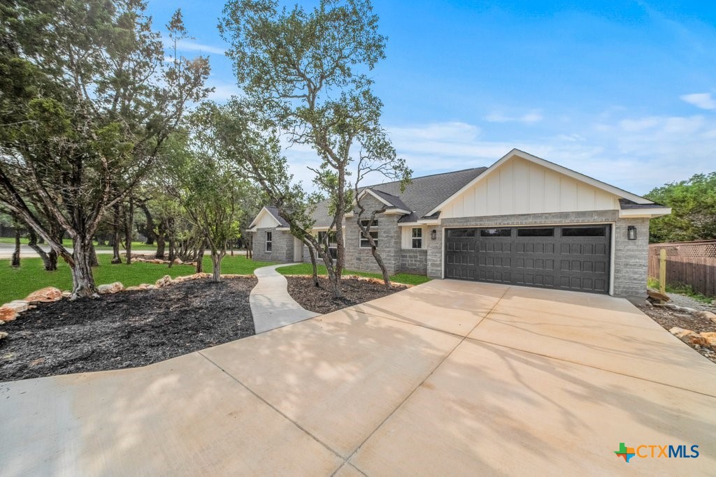 2 Stepping Stone Court Property Photo 1