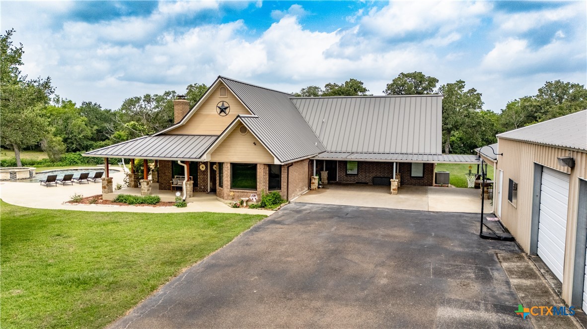 584 Davies Road Property Photo 1