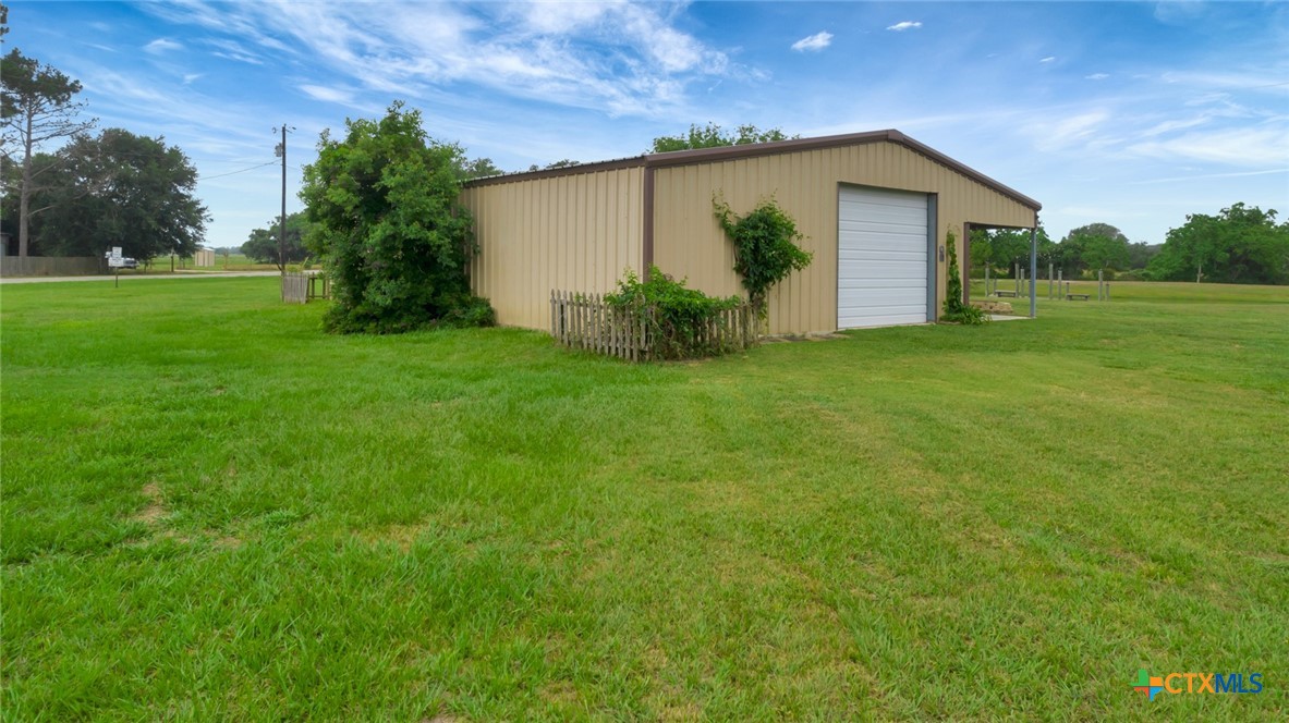 3662 N Fm 444 Property Photo 4