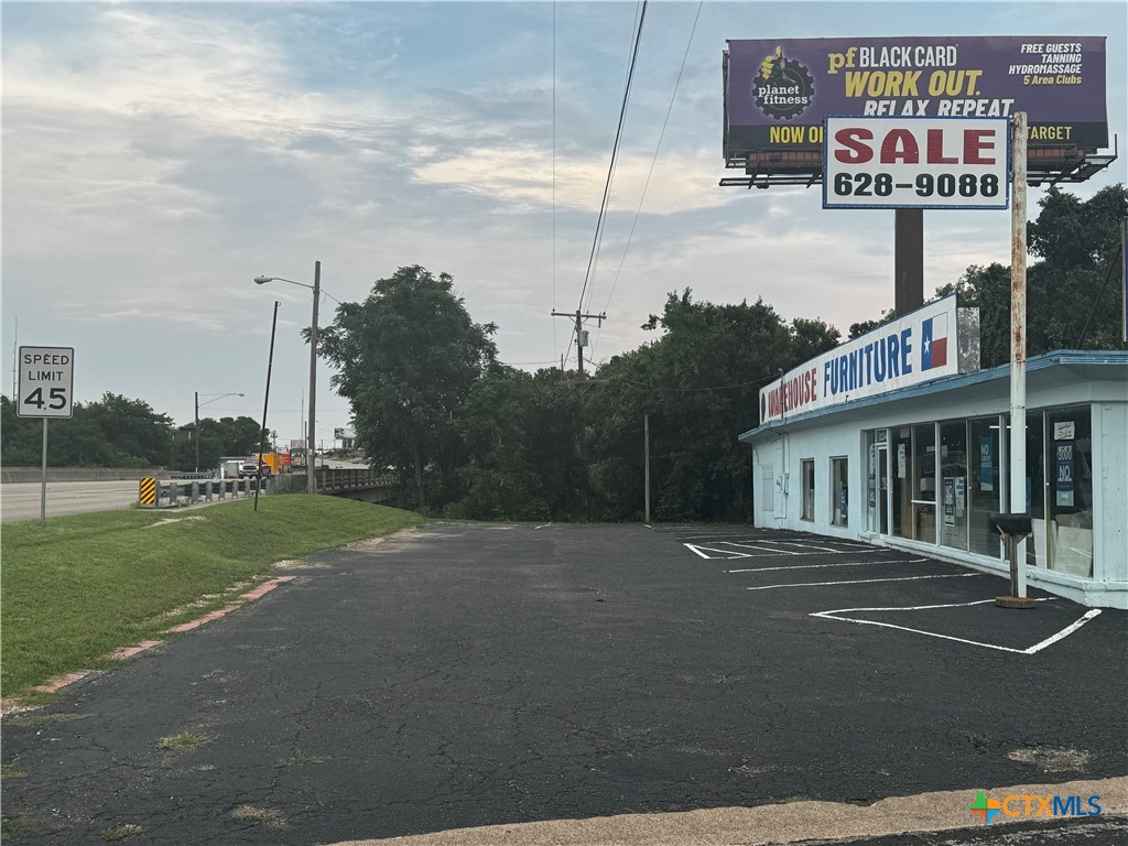 1104 E Veterans Memorial Boulevard Property Photo