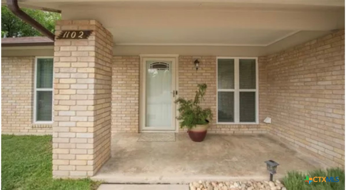 1102 Houston Street Property Photo 2