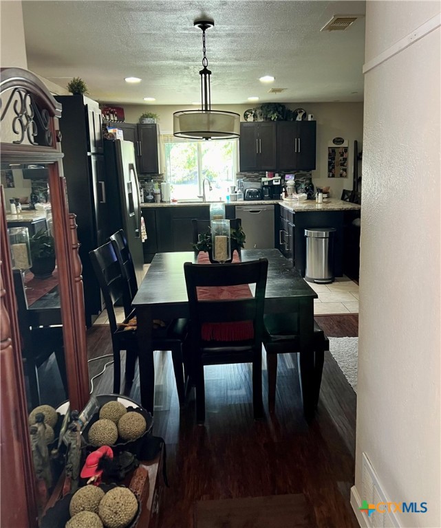 1102 Houston Street Property Photo 4
