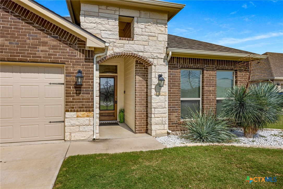 7010 Crystal Valley Drive Property Photo 4