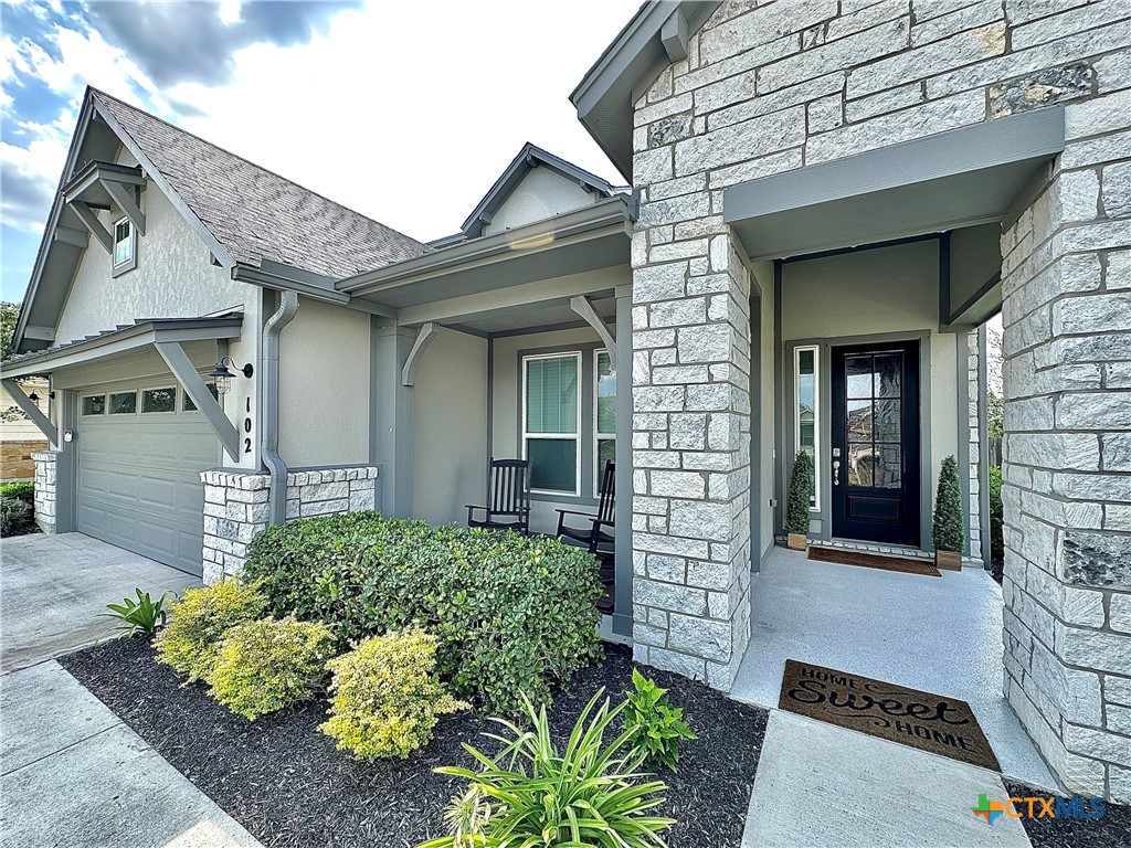 102 Blue Rock Court Property Photo 2