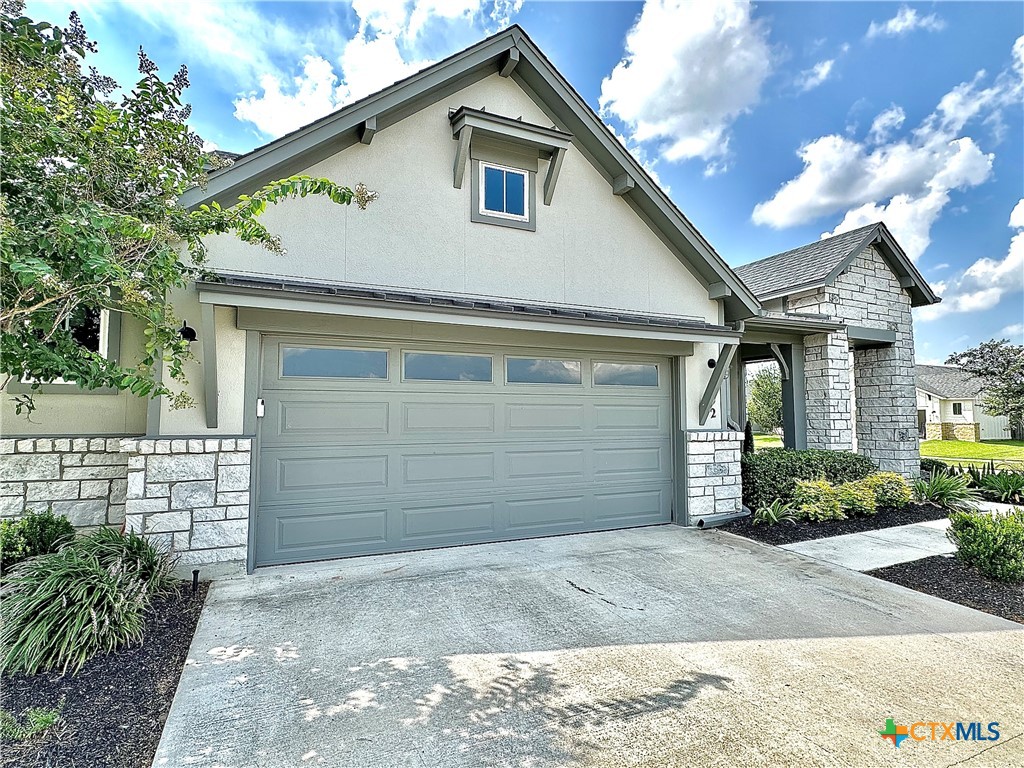 102 Blue Rock Court Property Photo 3
