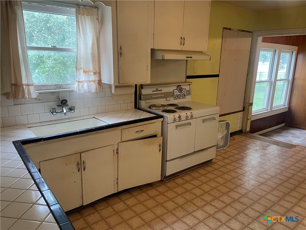 1701-1703 N Esplanade Property Photo 4