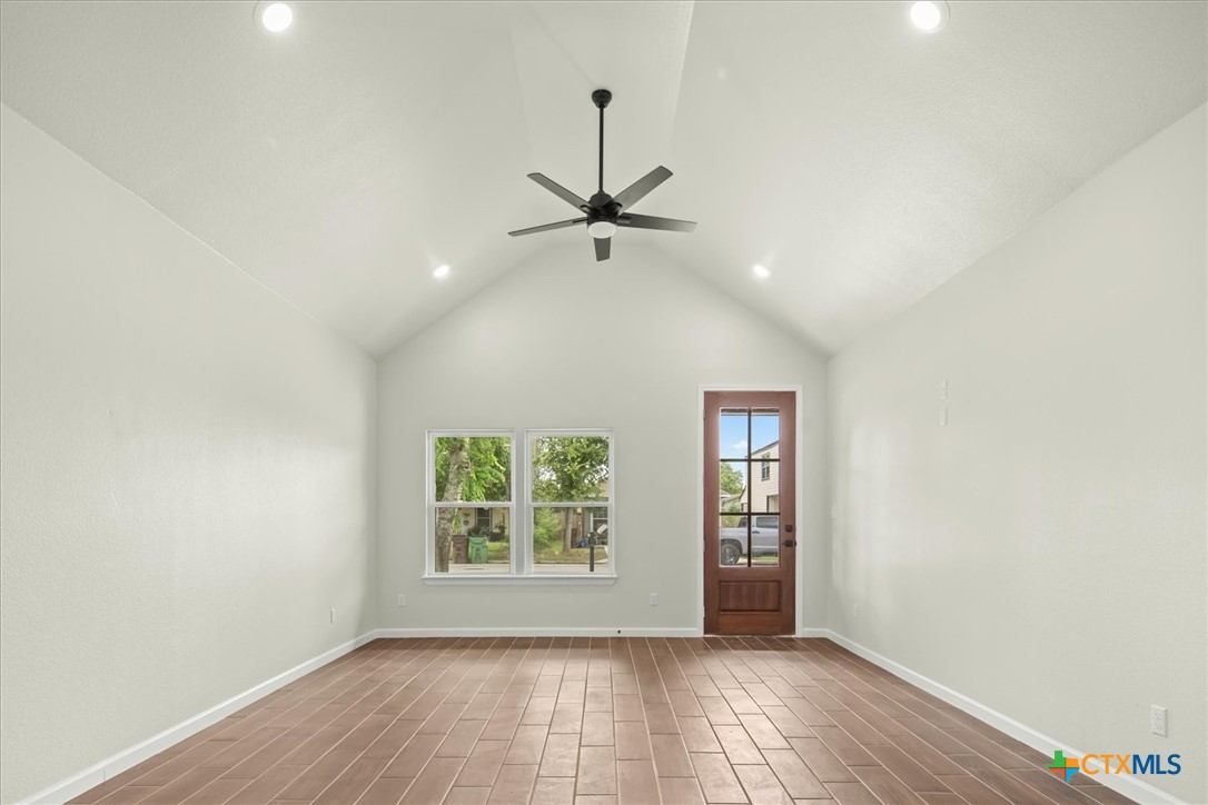 1107 4th St Property Photo 3