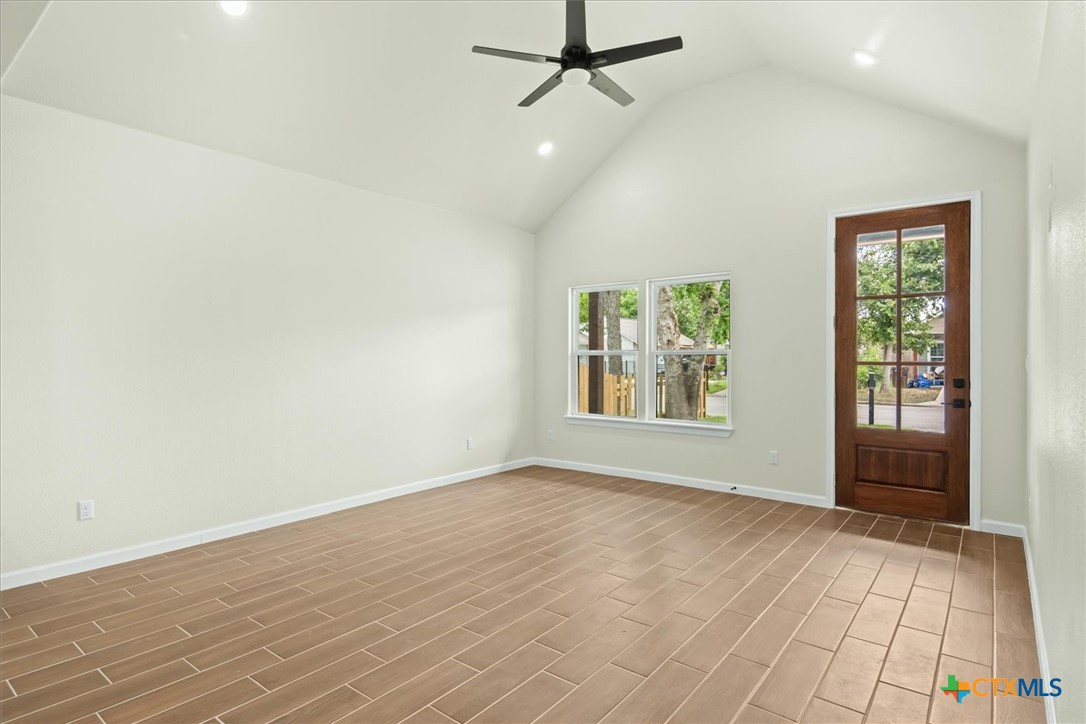1107 4th St Property Photo 4