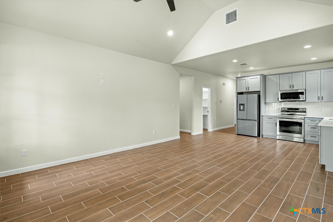 1107 4th St Property Photo 6