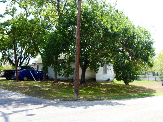 201 Pat Cleburne Property Photo 1