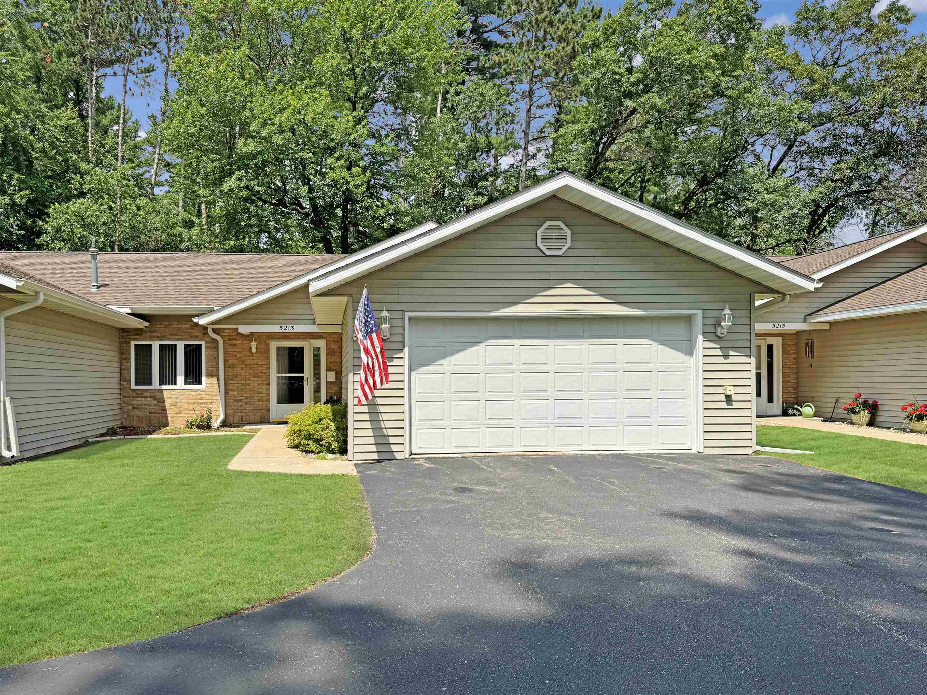 5213 Pine Street Property Photo 1