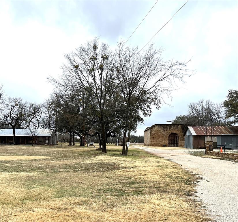 400 Old Comanche Road Property Photo