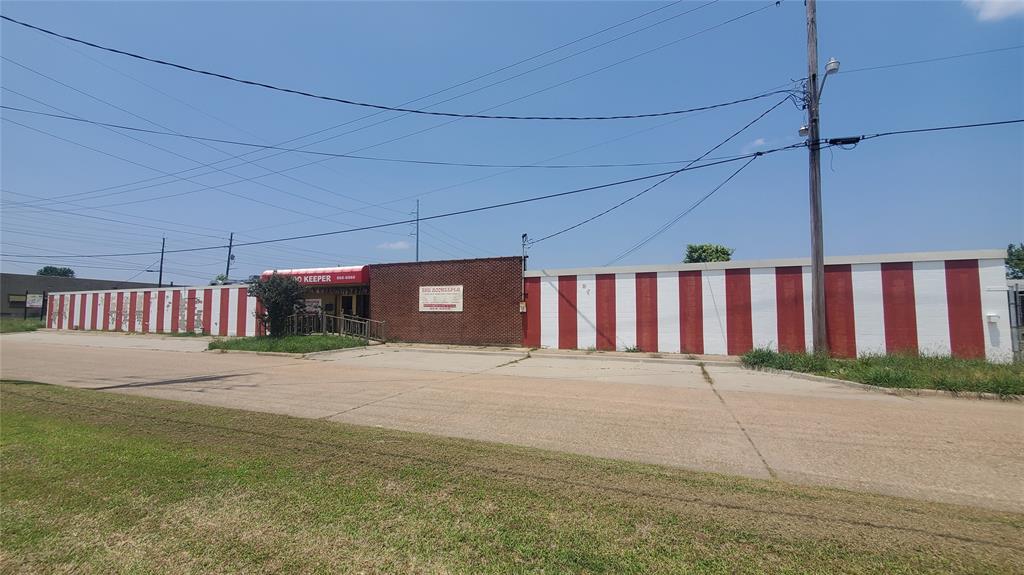 6051 Linwood Avenue Property Photo