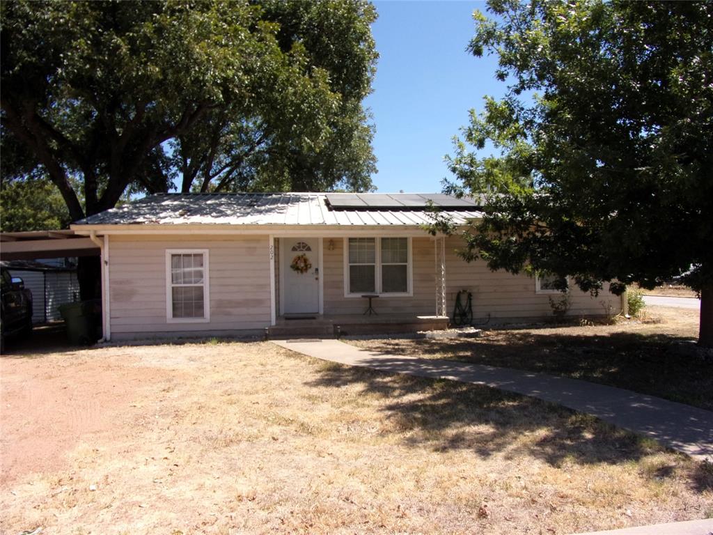 202 N Live Oak Street Property Photo