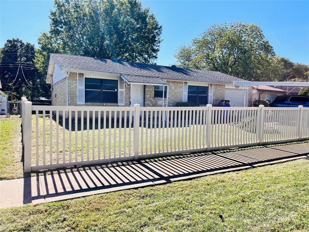 11212 Tracey Drive Property Photo 1