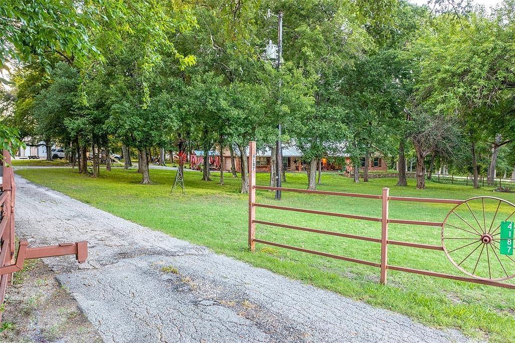 4187 County Road 412 Property Photo 1