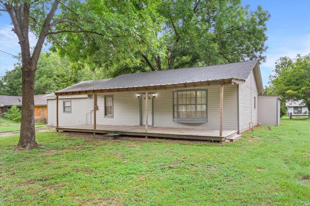 411 W Comal Avenue Property Photo