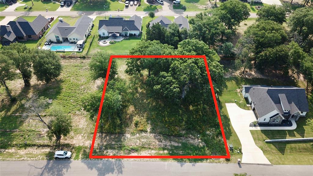 711 Clubview Drive Property Photo 3