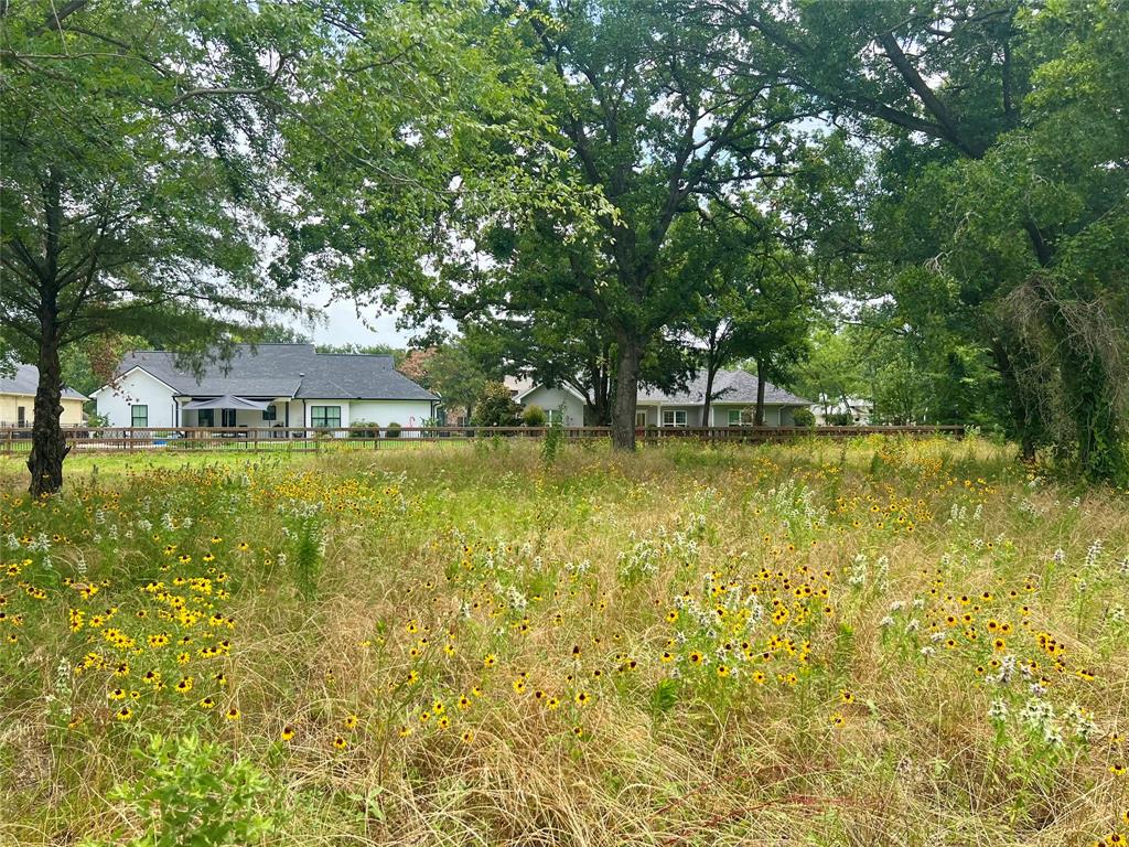 711 Clubview Drive Property Photo 7