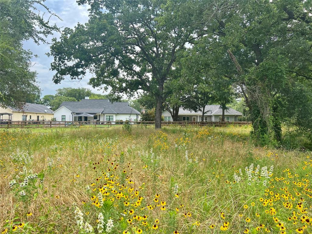 711 Clubview Drive Property Photo 9