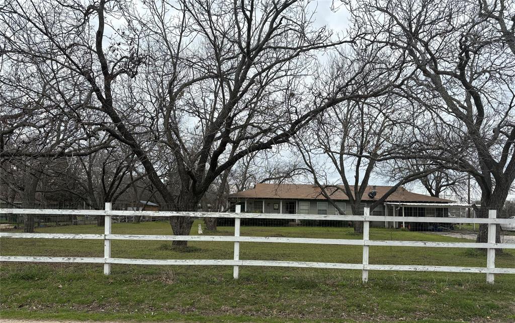 112 County Road 4876 Property Photo 1