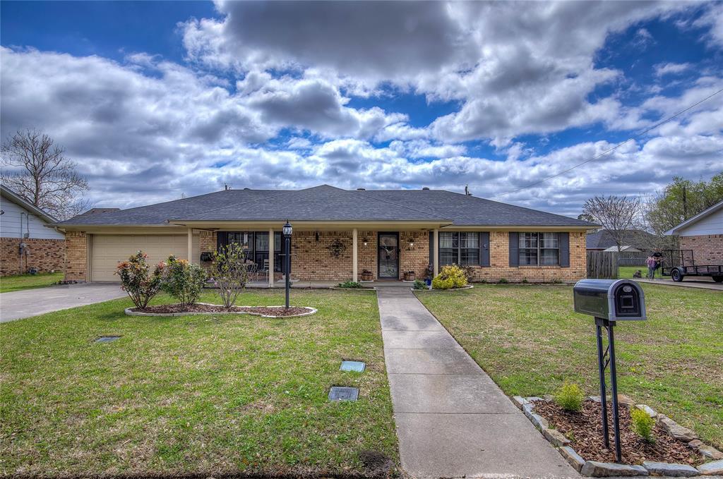 416 Vonda Drive Property Photo 1