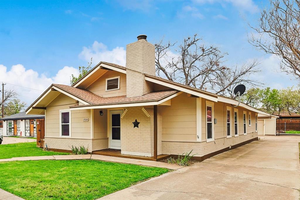 1924 S Henderson Street Property Photo