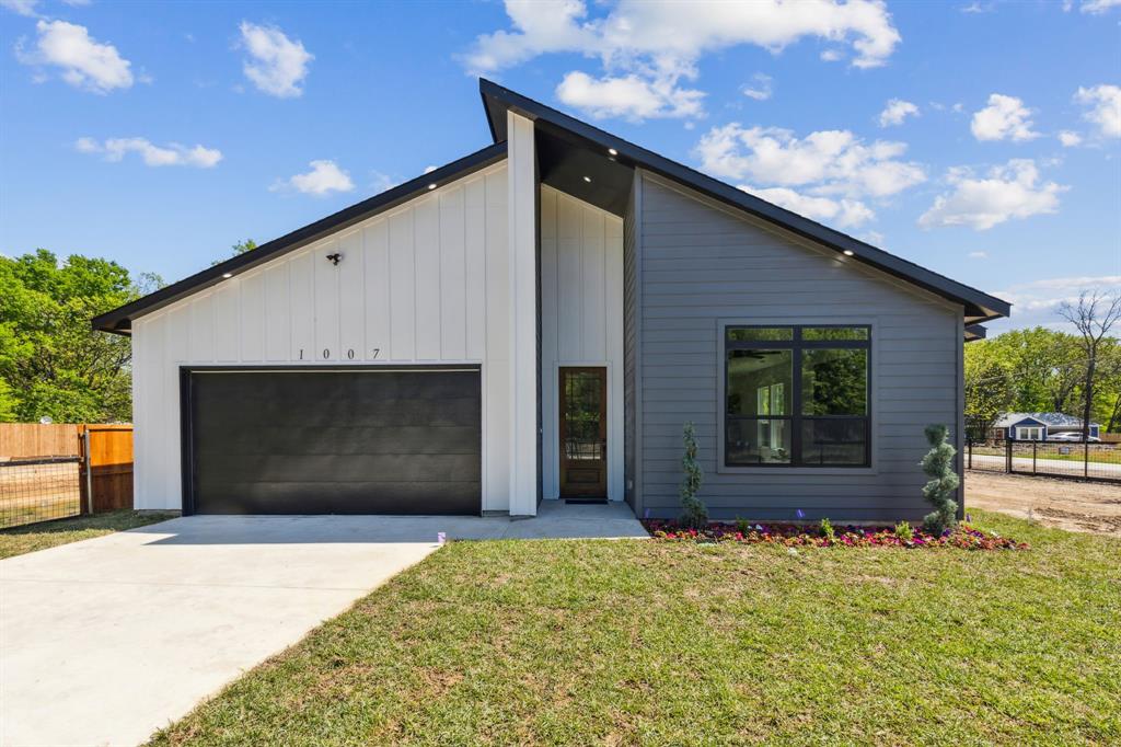 1007 Maloma Court Property Photo 1