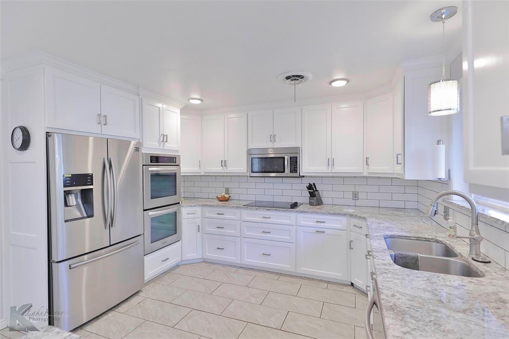 306 Shalimar Drive Property Photo 1