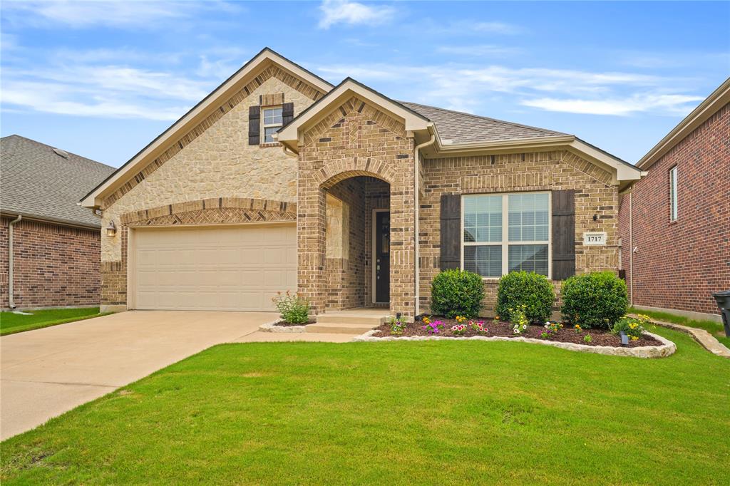 1717 Oak Glen Drive Property Photo 1