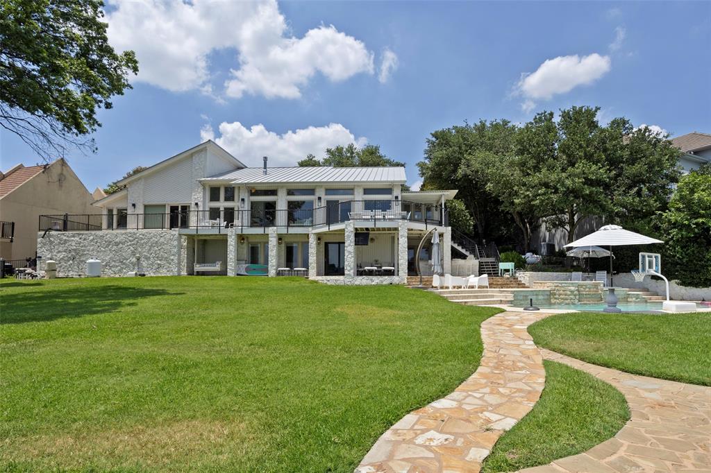 8940 Crest Wood Drive Property Photo 1
