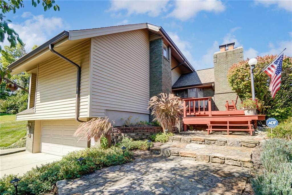 6185 Delcrest Court Property Photo 1