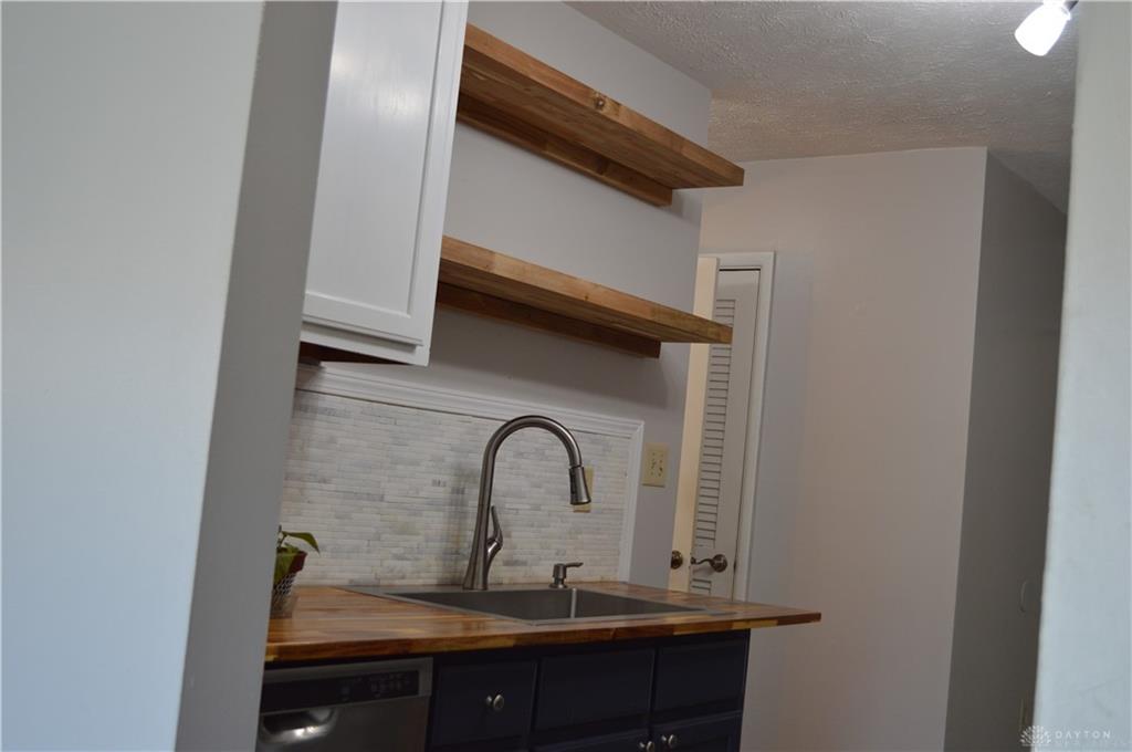 1221 Robbins Run Court Property Photo 11