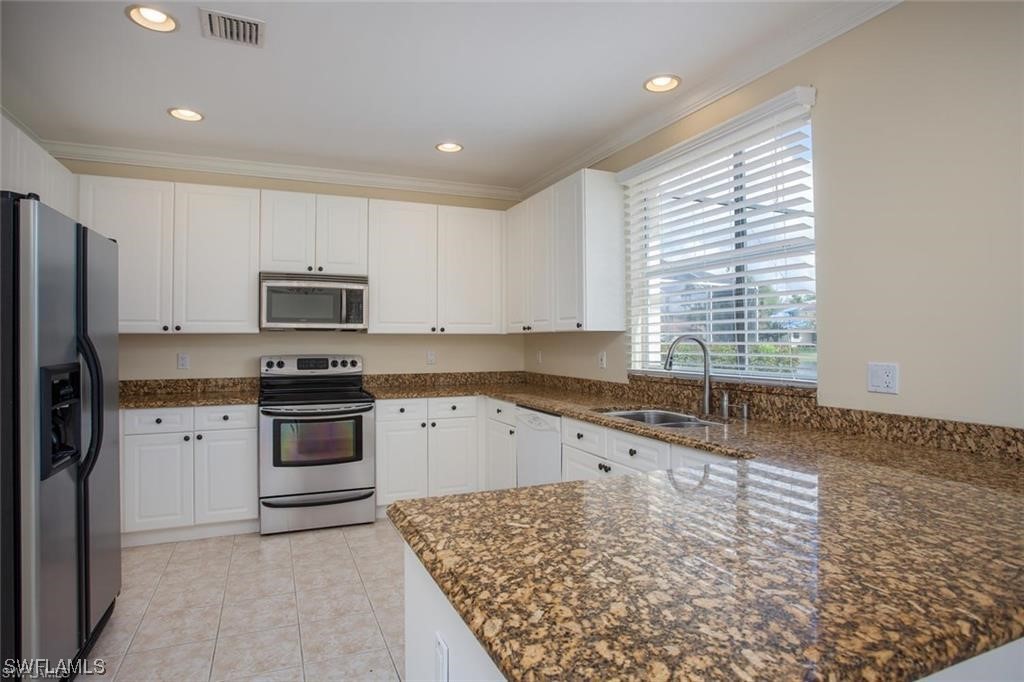 11169 Lakeland Cir Property Photo 6