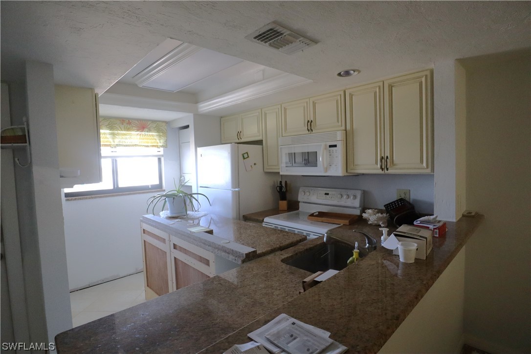 8350 Estero Blvd 423 Property Photo 2