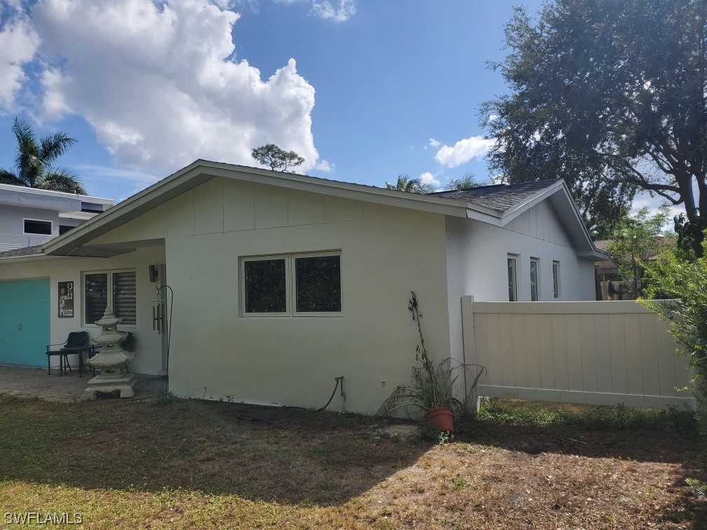 1180 Diana Ave Property Photo 3