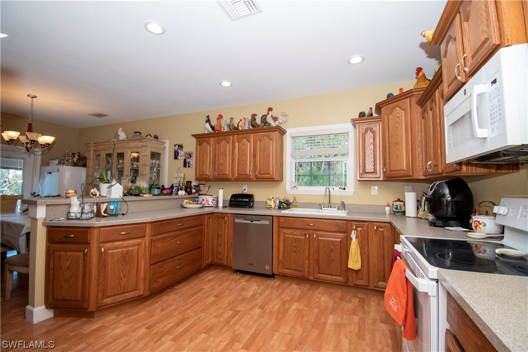 1227 Mangrove Ln Property Photo 11