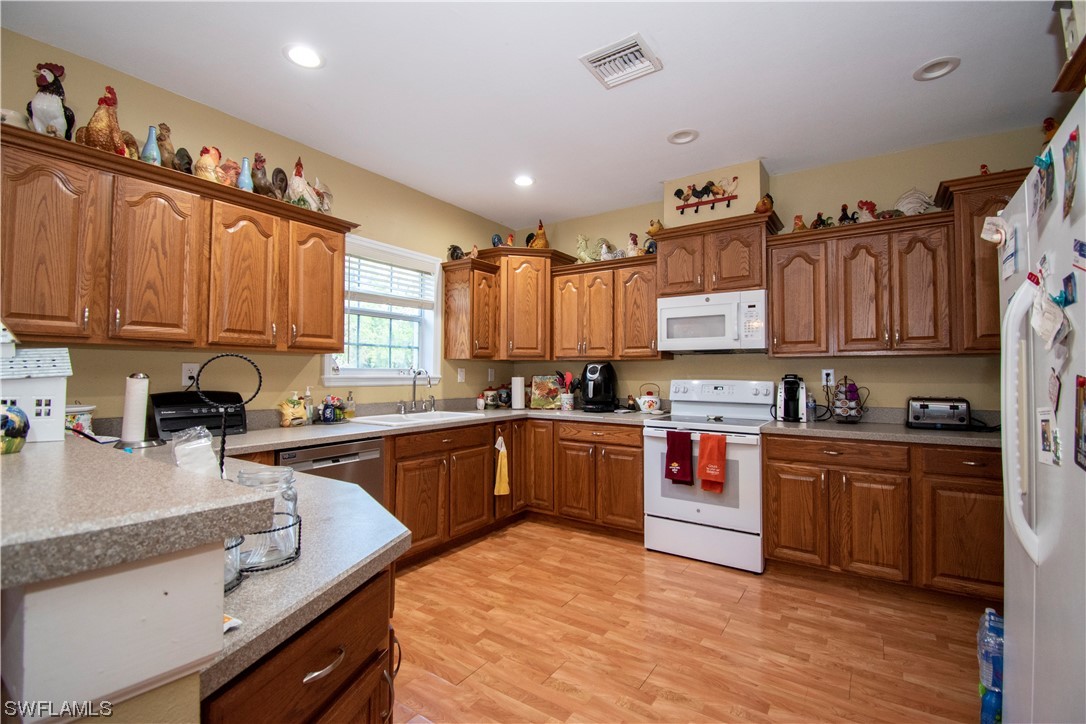 1227 Mangrove Ln Property Photo 17