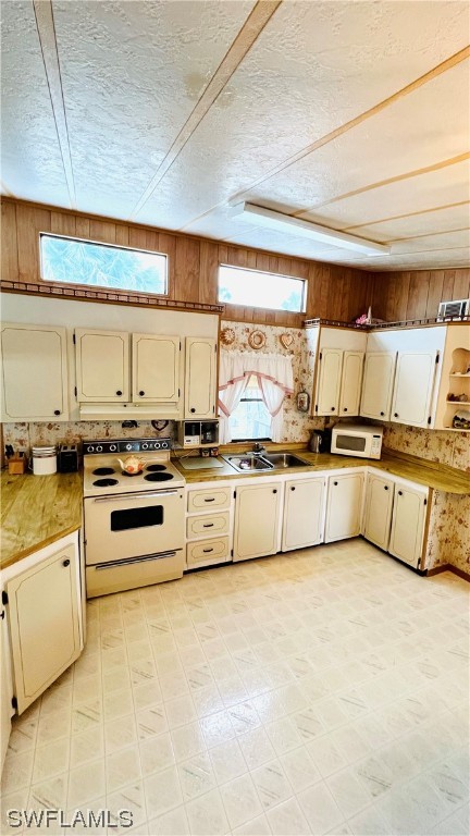 11920 Marathon Dr Property Photo 2